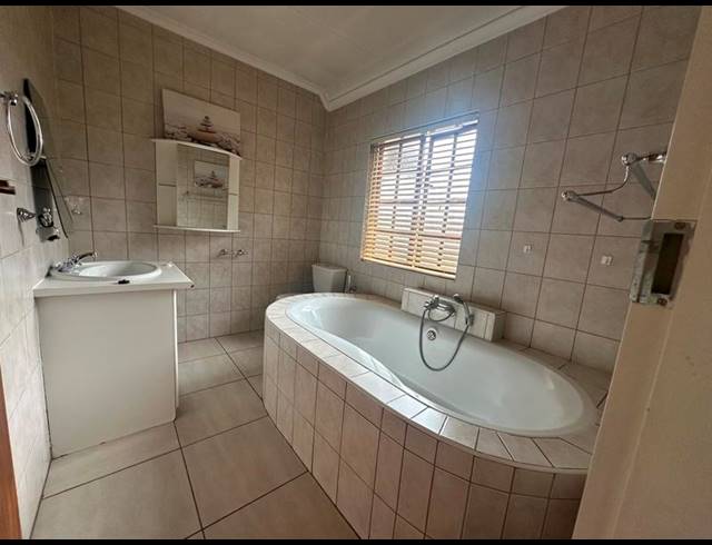 4 BEDROOM PROPERTY TO RENT IN EQUESTRIA